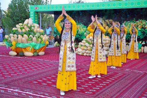 Turkmenistan’da Kavun Bayrami Hazirliklari.
