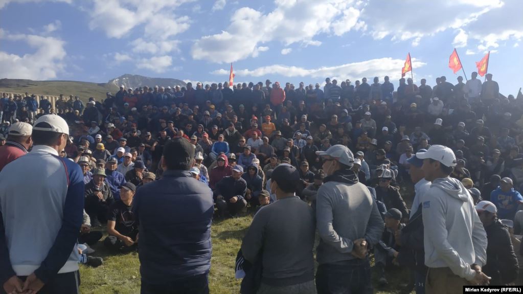 kirgizistanda-cinli-maden-sirketine-protesto
