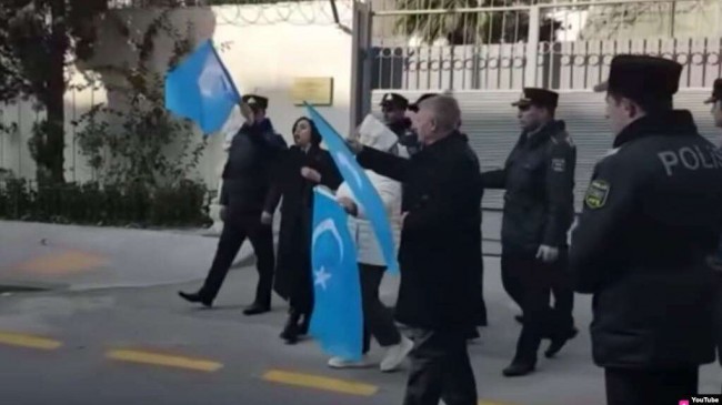 cinin-dogu-turkistan-politikasi-protesto-edildi