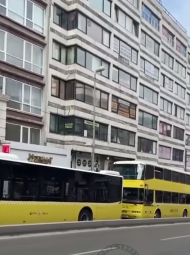 Kadıköy'de Tramvay ile Otobüs çarpıştı