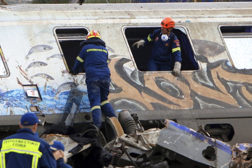 Yunanistan'daki feci tren kazası sonrası Ulaştırma Bakanı istifa etti