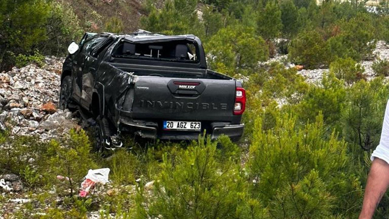 Eski Bakan Nihat Zeybekci Trafik Kazası Geçirdi