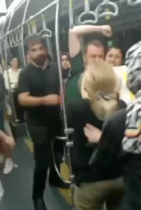 Metrobüste Hamile Kadın ile İki Kadın Arasında Tekme Tokatlı Kavga