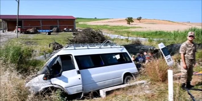Samsun'da Minibüs Şarampole Yuvarlandı: 2 Can Kaybı, 5 Yaralı