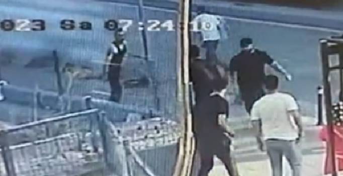 Bayrampaşa'daki Bıçaklı Saldırganı Polis Durdurdu