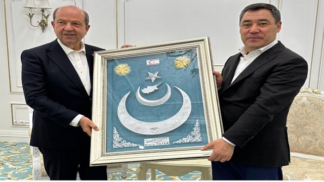 KKTC Cumhurbaşkanı Tatar, Kırgızistan Cumhurbaşkanı Caparov ile Bir Araya Geldi