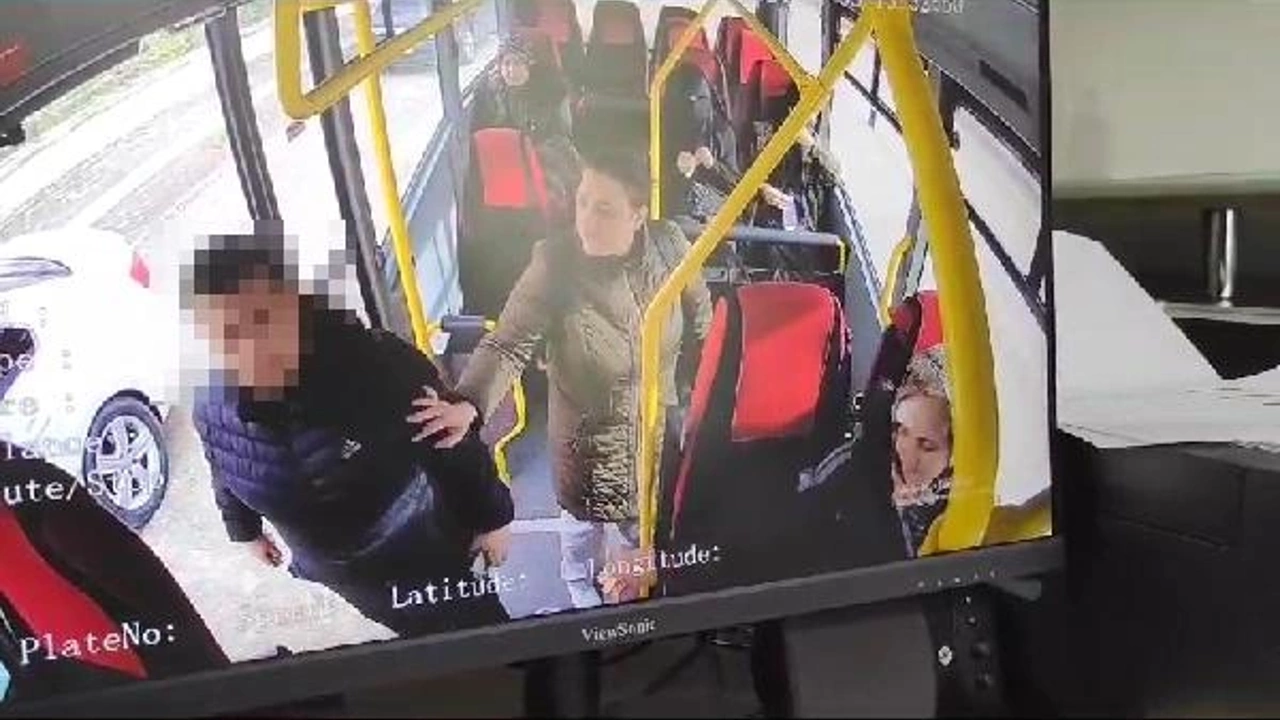 Refakatçisiz Otobüse Binemeyen Zihinsel Engelli Çocuk Şoförü Bıçakladı