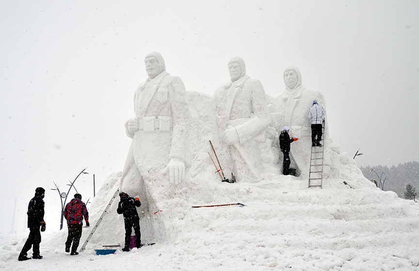 Sarıkamış’ta Kardan Şehitler Anıtı