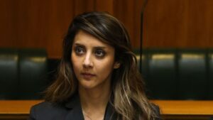 Yeni Zelanda'nın İlk Mülteci Milletvekili Hırsızlık Suçlamaları Üzerine İstifa Etti