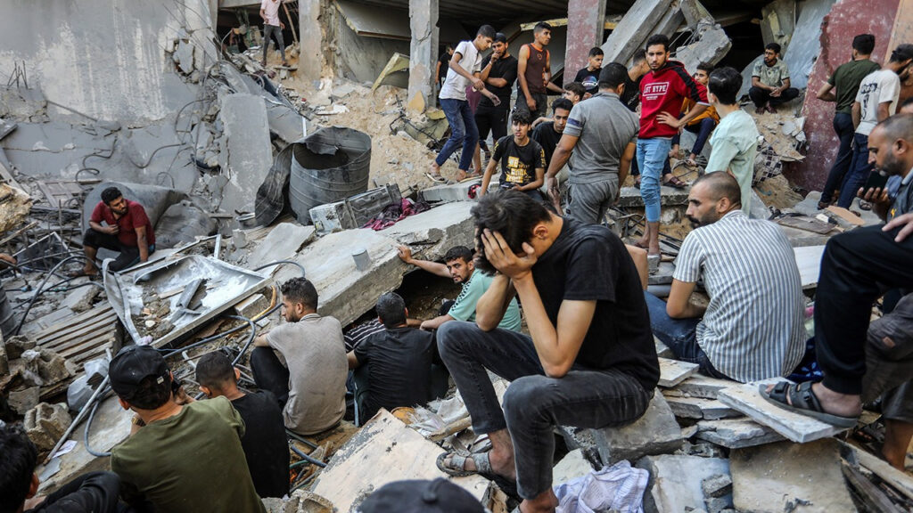 İsrail Ordusu İnsani Yardım Bekleyen Gazze Halkını Bombaladı