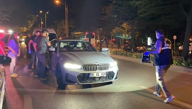 Eskişehir'de Uyuşturucu Etkisindeki Genç Bıçak Zoruyla Ticari Taksi ve Lüks Araç Gasp Etti
