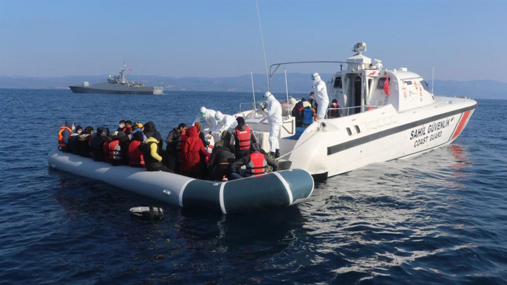 İzmir Açıklarında 26 Düzensiz Göçmen Yakalandı